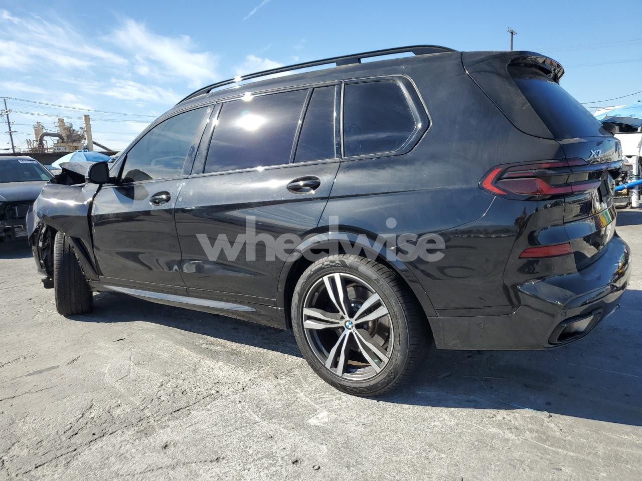 Photo 2 of 2024 BMW X7 XDRIVE40I (VIN 5UX23EM06R9W11407)