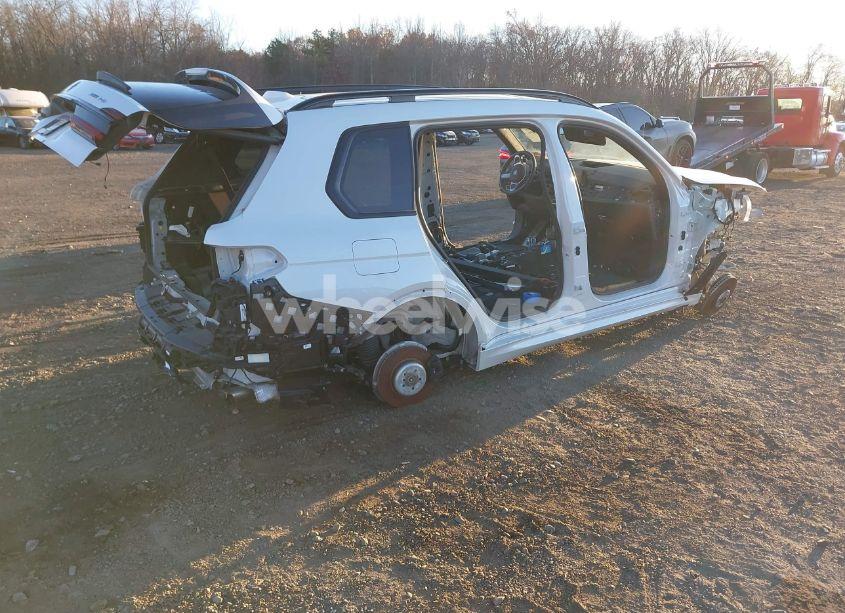 Photo 4 of 2024 Bmw X7 XDRIVE40I (VIN 5UX23EM08R9S38676)