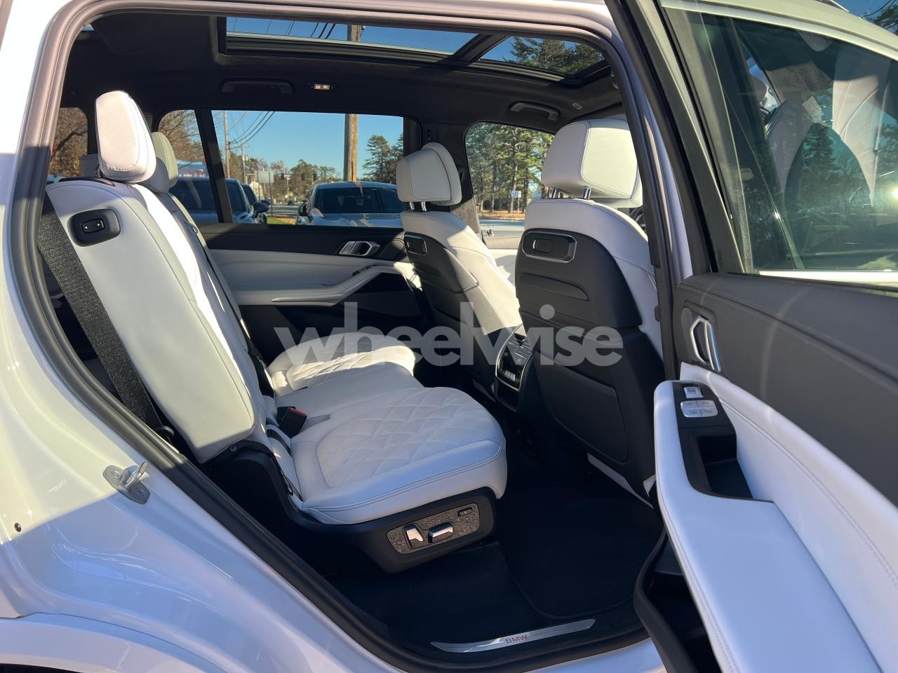 Photo 6 of 2023 BMW X7 XDRIVE40I (VIN 5UX23EM09P9P49780)