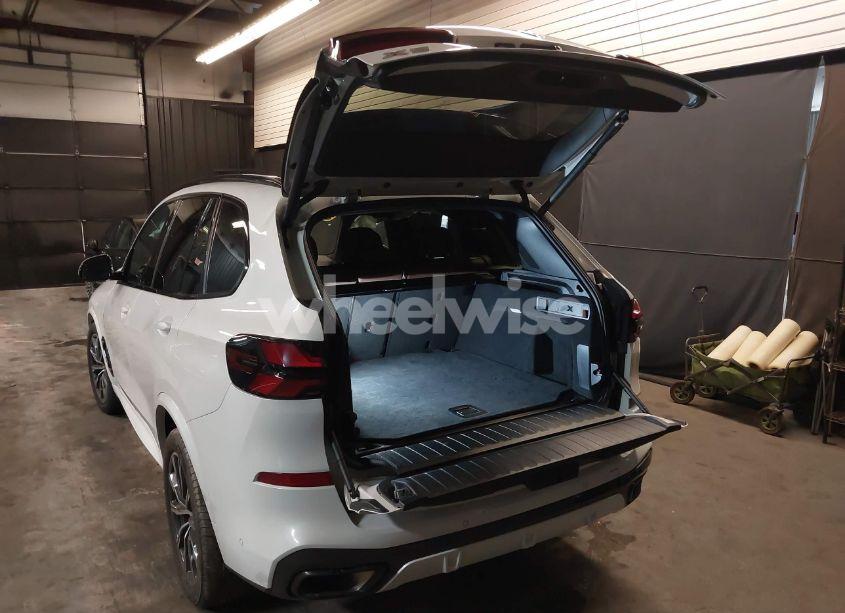 Photo 3 of 2024 Bmw X5 XDRIVE40I (VIN 5UX23EU04R9T03913)