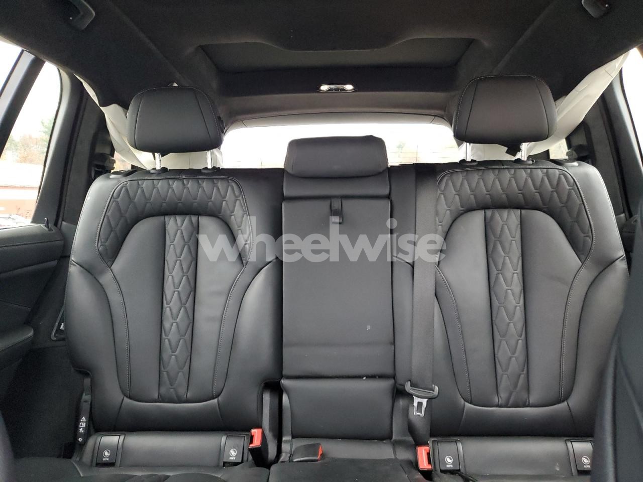 Photo 10 of 2024 BMW X7 M60I (VIN 5UX33EM00R9U23597)