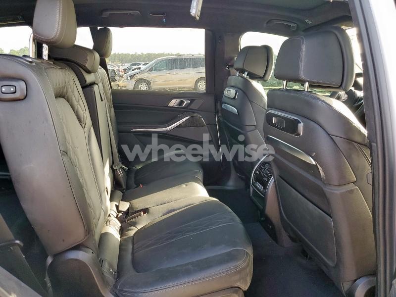 Photo 6 of 2025 BMW X7 M60I (VIN 5UX33EM04S9W66870)