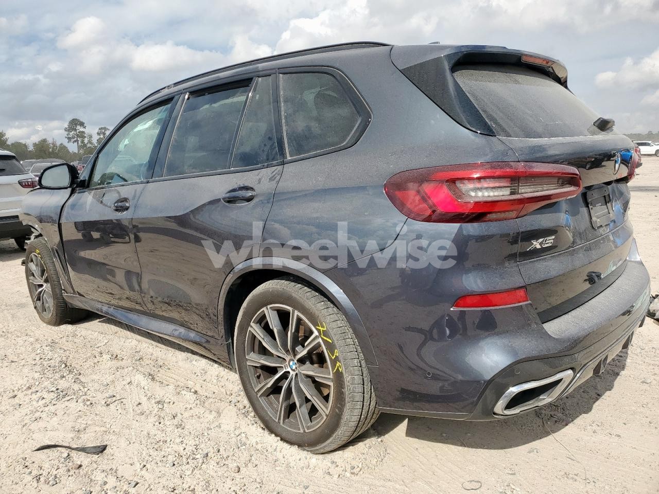 Photo 2 of 2022 BMW X5 XDRIVE40I (VIN 5UXCR6C00N9L74112)