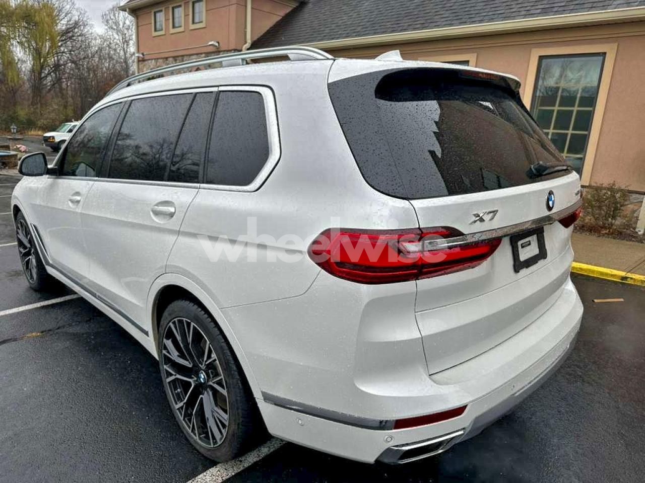 Photo 2 of 2019 BMW X7 XDRIVE50I (VIN 5UXCX4C5XKLS38610)