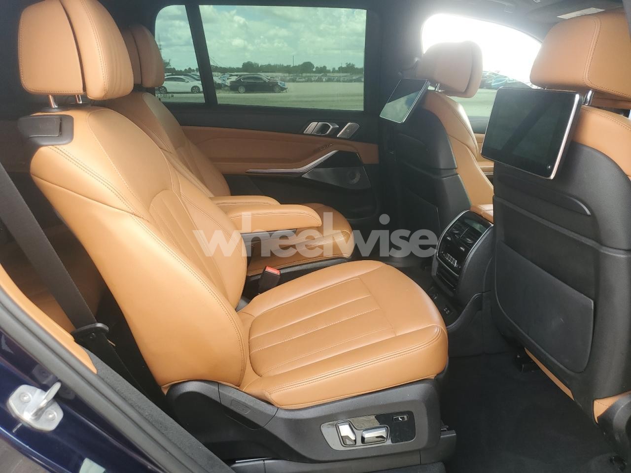 Photo 11 of 2020 BMW X7 M50I (VIN 5UXCX6C03L9B51715)