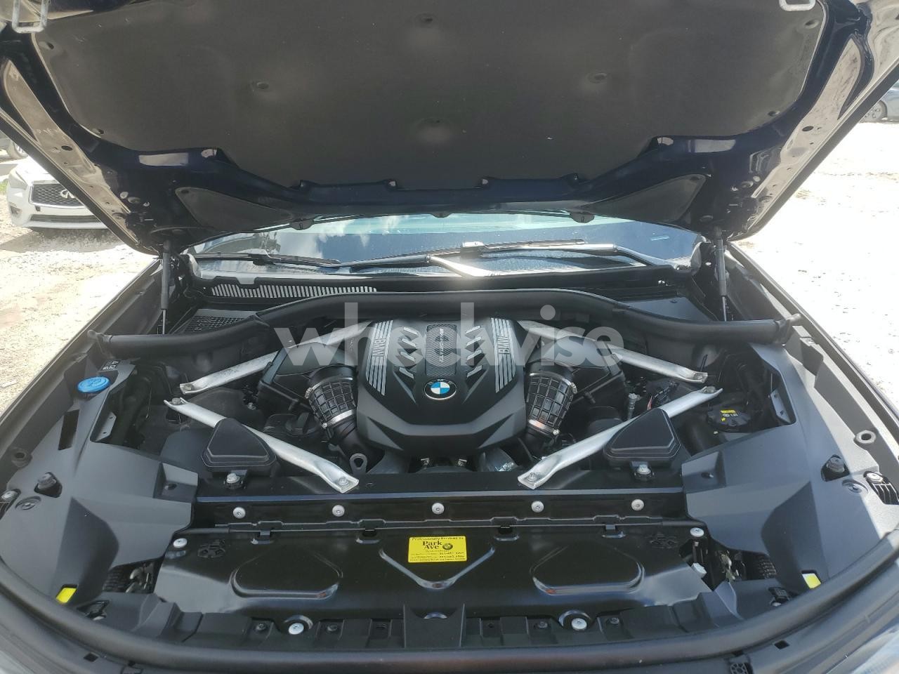 Photo 12 of 2020 BMW X7 M50I (VIN 5UXCX6C03L9B51715)