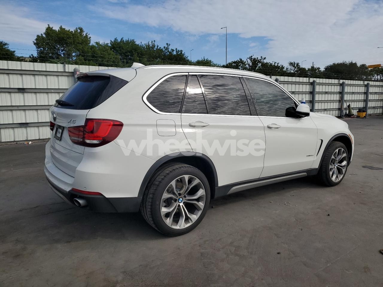 Photo 3 of 2017 BMW X5 SDRIVE35I (VIN 5UXKR2C57H0U20933)