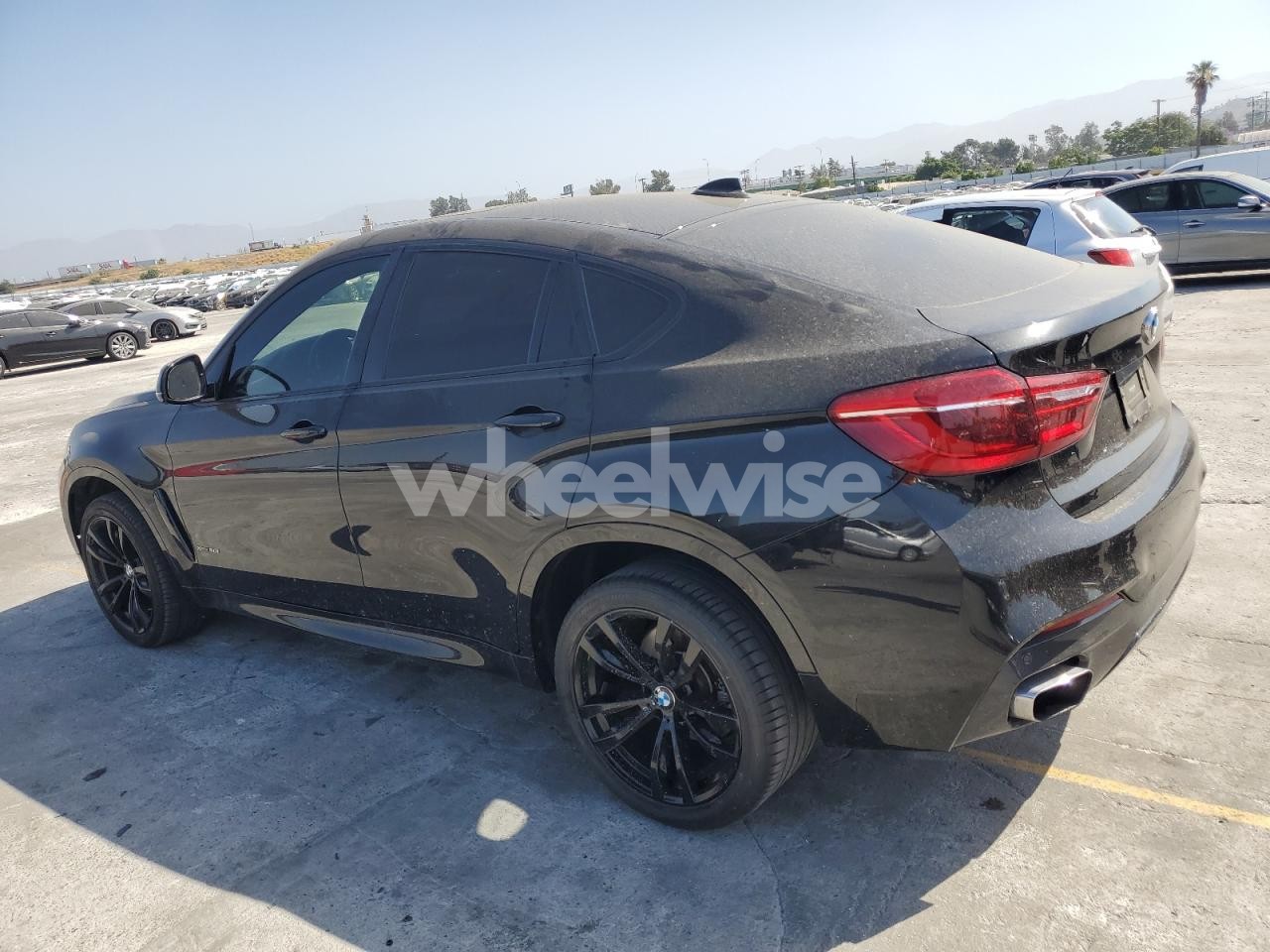 Photo 2 of 2019 BMW X6 XDRIVE50I (VIN 5UXKU6C52KLP60647)