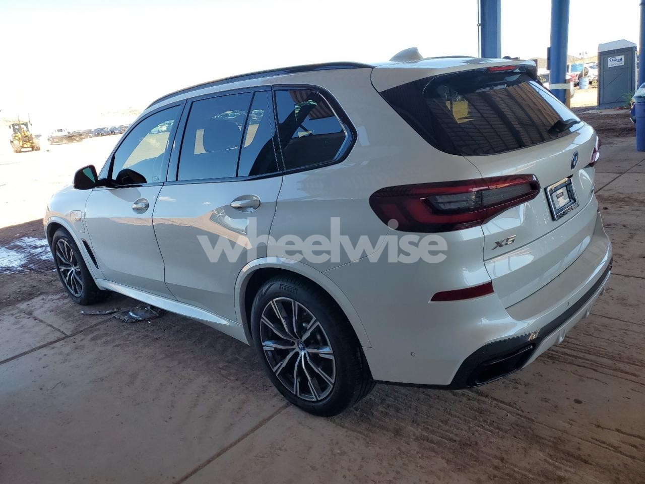Photo 2 of 2022 BMW X5 XDRIVE45E (VIN 5UXTA6C06N9K89184)