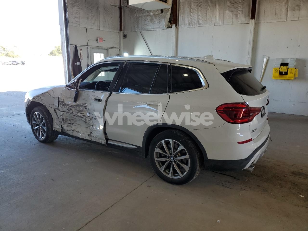 Photo 2 of 2019 BMW X3 XDRIVE30I (VIN 5UXTR9C54KLE17624)