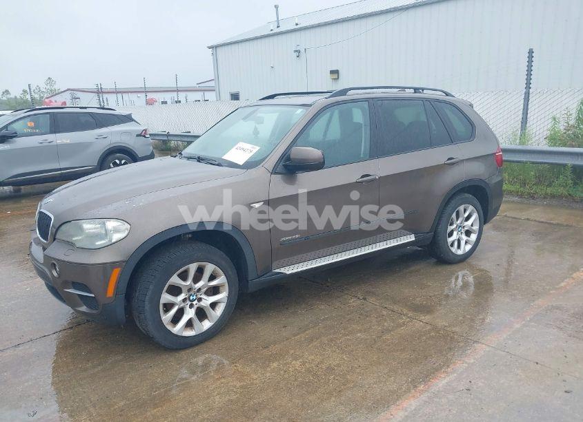 Photo 2 of 2012 Bmw X5 XDRIVE35I/XDRIVE35I PREMIUM/XDRIVE35I SPORT ACTIVITY (VIN 5UXZV4C51CL749379)