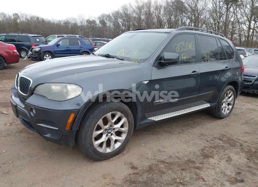 Photo 2 of 2011 Bmw X5 XDRIVE35I/XDRIVE35I PREMIUM/XDRIVE35I SPORT ACTIVITY (VIN 5UXZV4C52BL740141)