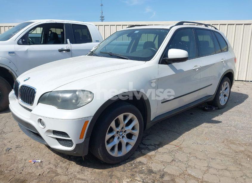 Photo 2 of 2011 Bmw X5 XDRIVE35I/XDRIVE35I PREMIUM/XDRIVE35I SPORT ACTIVITY (VIN 5UXZV4C54BL410338)