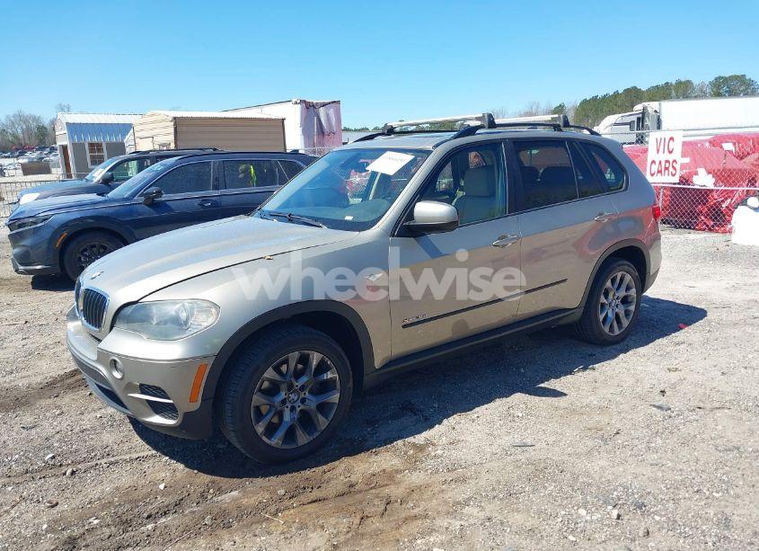 Photo 2 of 2011 Bmw X5 XDRIVE35I/XDRIVE35I PREMIUM/XDRIVE35I SPORT ACTIVITY (VIN 5UXZV4C57BL415565)