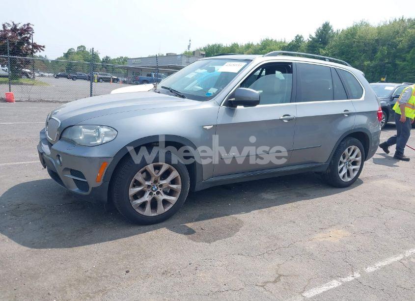 Photo 2 of 2013 Bmw X5 XDRIVE35I/XDRIVE35I PREMIUM/XDRIVE35I SPORT ACTIVITY (VIN 5UXZV4C5XD0E03918)