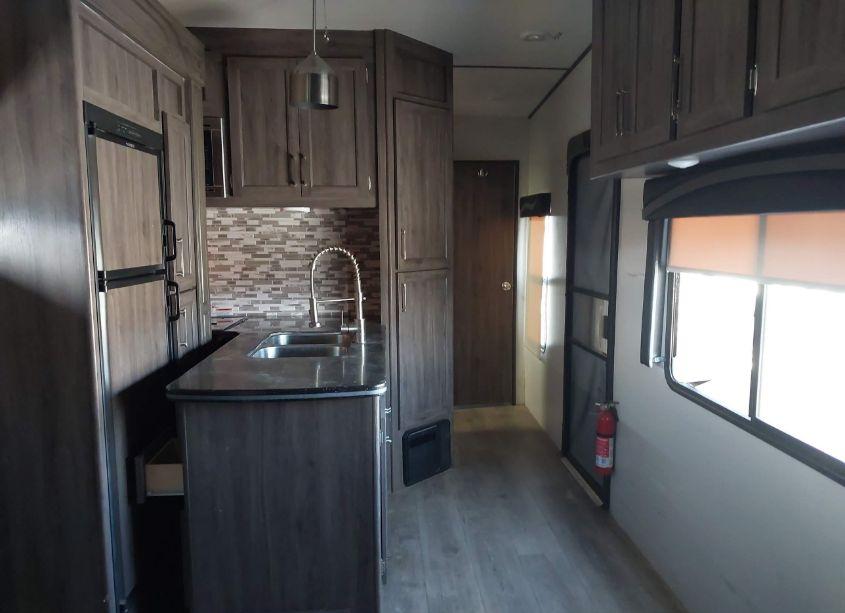 Photo 5 of 2021 Pacific Coachworks BLAZE'N 2814 (VIN 5UYJN3624MR027956)