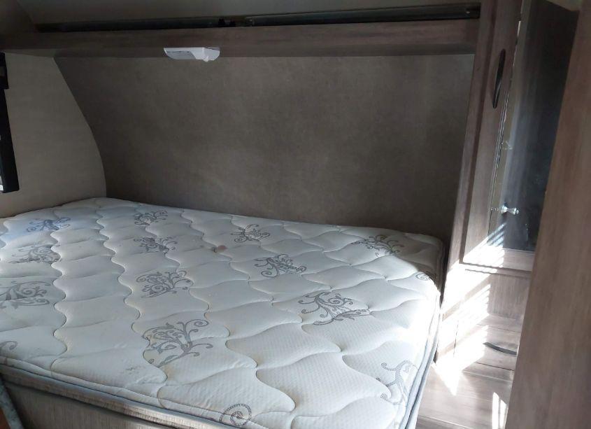 Photo 10 of 2019 Pacific Coachworks 23EX (VIN 5UYRN2921KR025913)