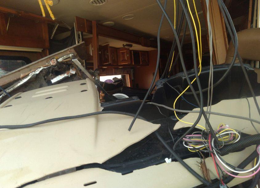 Photo 11 of 2014 Tiffin Motorhomes INC BREEZE (VIN 5VBRC93A1EA115318)