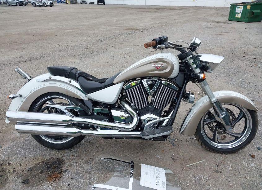 Photo 13 of 2011 Victory Motorcycles KINGPIN STANDARD (VIN 5VPCB36N1B3007876)