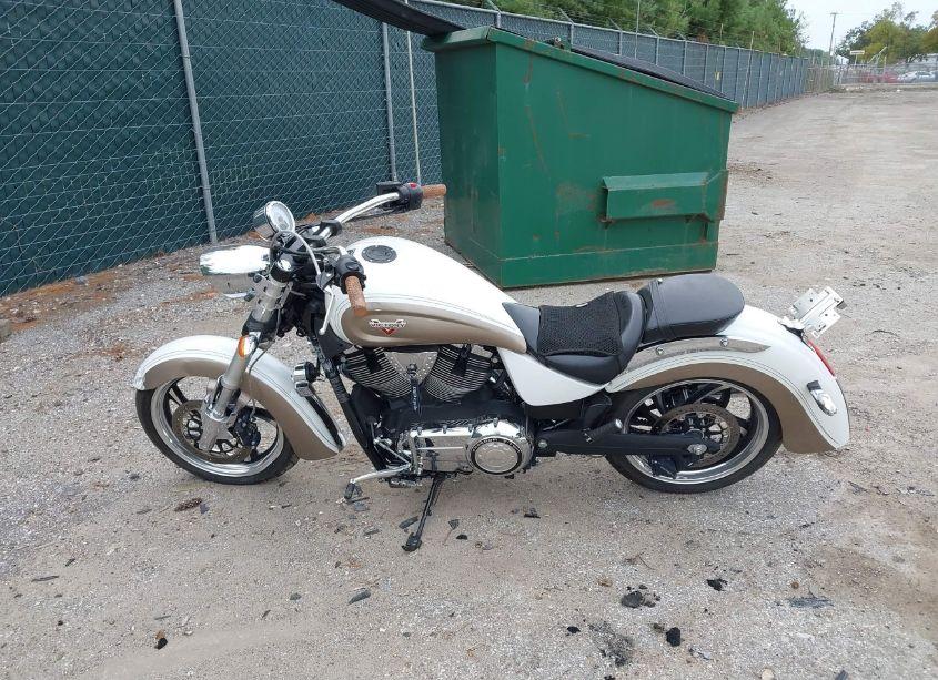 Photo 14 of 2011 Victory Motorcycles KINGPIN STANDARD (VIN 5VPCB36N1B3007876)