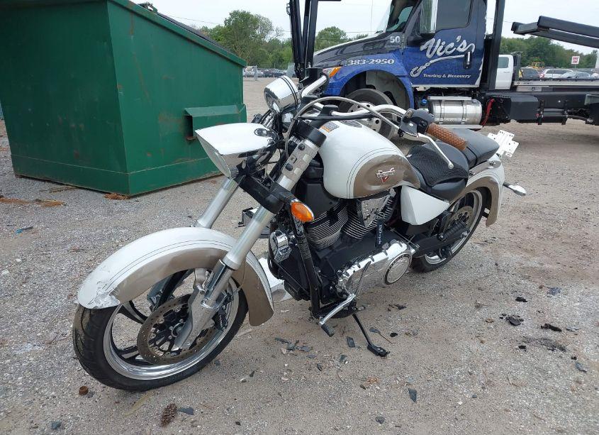 Photo 2 of 2011 Victory Motorcycles KINGPIN STANDARD (VIN 5VPCB36N1B3007876)