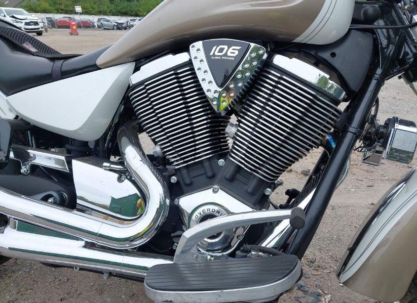 Photo 8 of 2011 Victory Motorcycles KINGPIN STANDARD (VIN 5VPCB36N1B3007876)