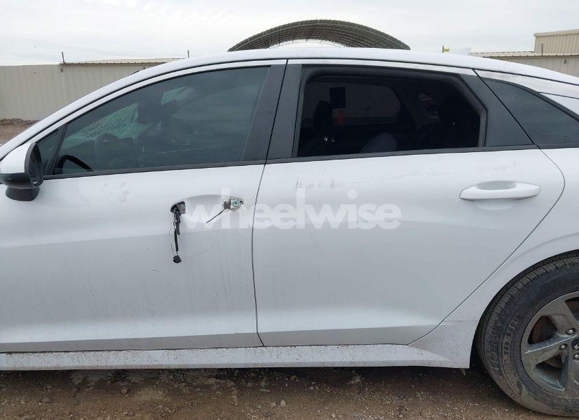 Photo 14 of 2021 Kia K5 LXS (VIN 5XXG14J21MG018076)