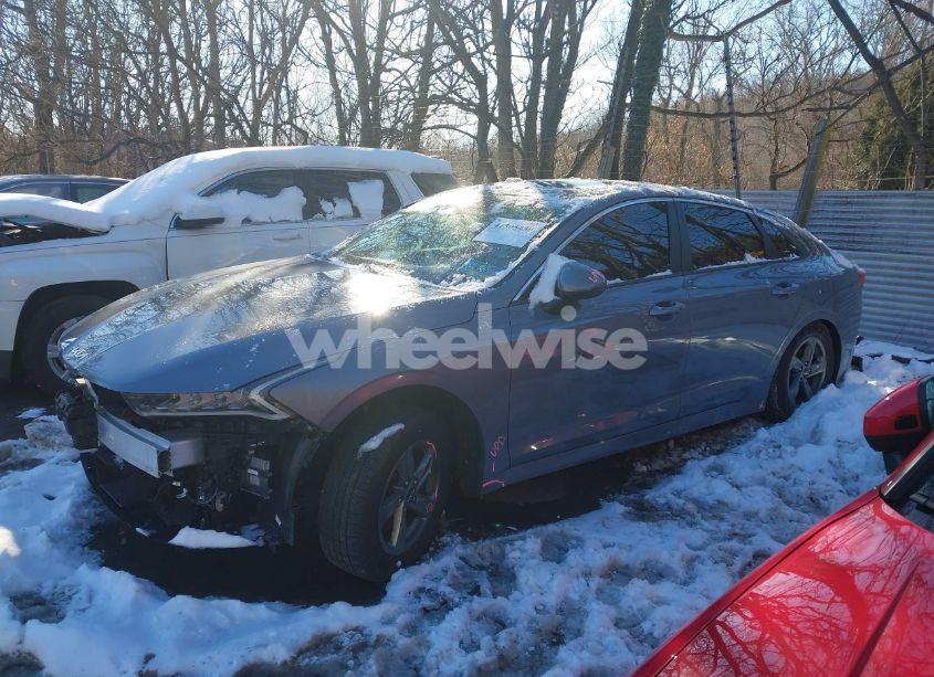 Photo 2 of 2022 Kia K5 LXS (VIN 5XXG14J21NG086590)