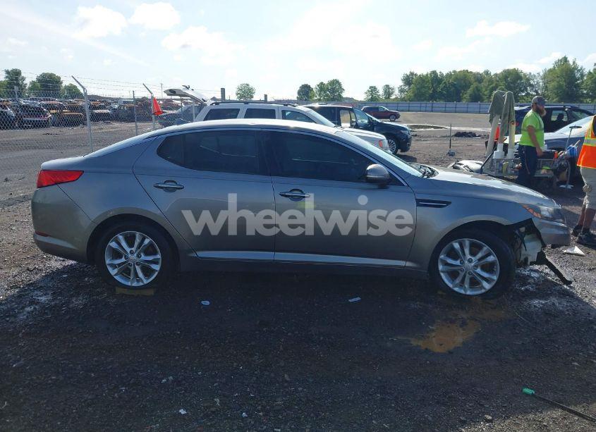 Photo 13 of 2013 Kia Optima LX (VIN 5XXGM4A70DG098022)