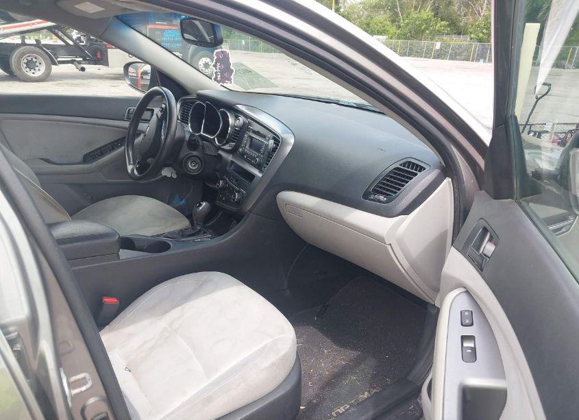 Photo 5 of 2013 Kia Optima LX (VIN 5XXGM4A70DG178775)