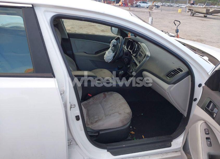 Photo 5 of 2013 Kia Optima LX (VIN 5XXGM4A70DG224542)