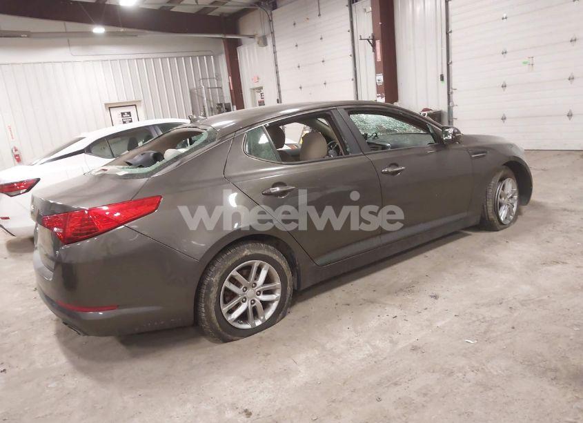 Photo 4 of 2013 Kia Optima LX (VIN 5XXGM4A70DG233967)