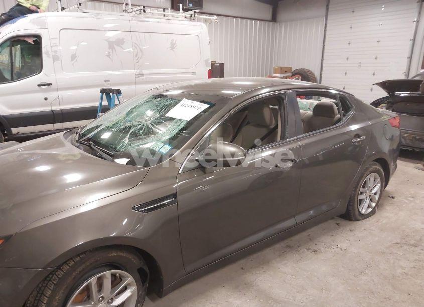 Photo 6 of 2013 Kia Optima LX (VIN 5XXGM4A70DG233967)