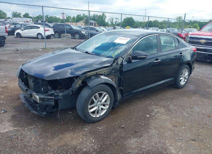 Photo 2 of 2013 Kia Optima LX (VIN 5XXGM4A70DG238649)