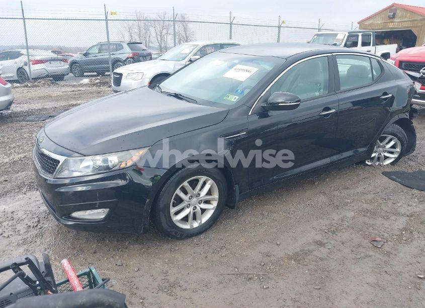 Photo 2 of 2013 Kia Optima LX (VIN 5XXGM4A70DG257184)