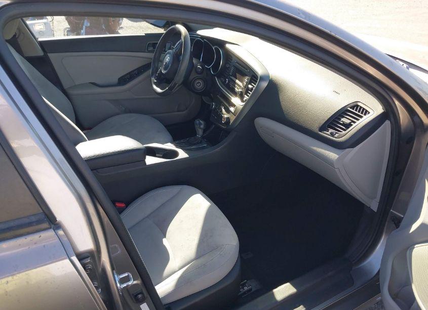 Photo 5 of 2014 Kia Optima LX (VIN 5XXGM4A70EG282961)