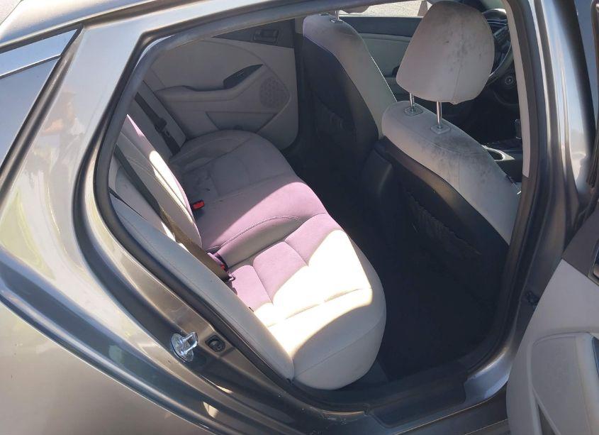 Photo 8 of 2014 Kia Optima LX (VIN 5XXGM4A70EG282961)