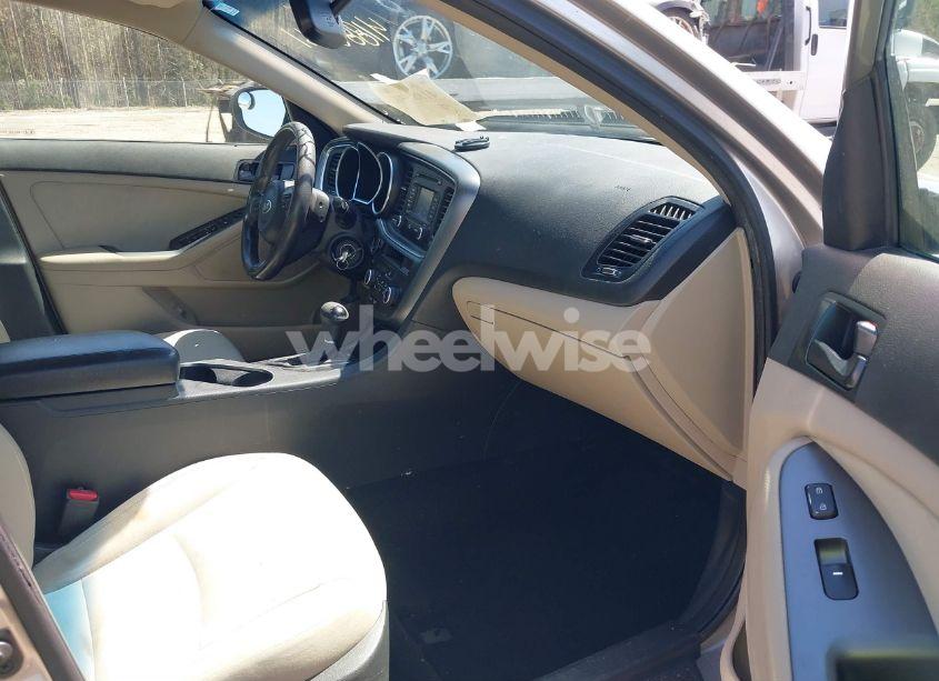 Photo 5 of 2014 Kia Optima LX (VIN 5XXGM4A70EG290655)