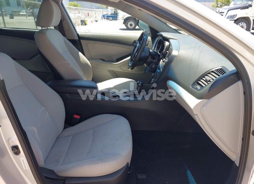 Photo 5 of 2014 Kia Optima LX (VIN 5XXGM4A70EG342821)