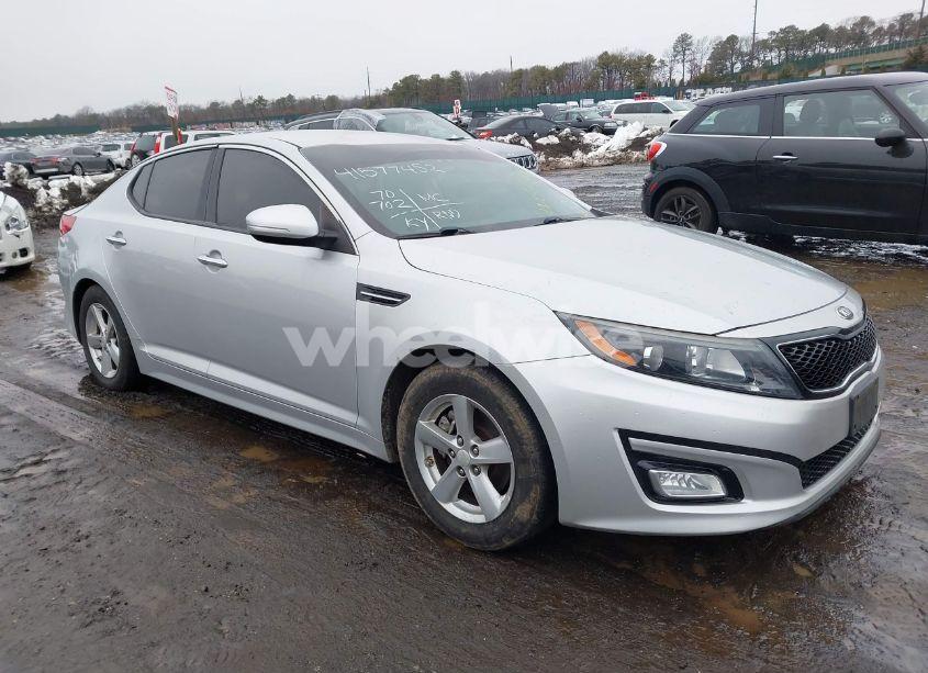 2015 Kia Optima LX (VIN 5XXGM4A70FG354064) main photo