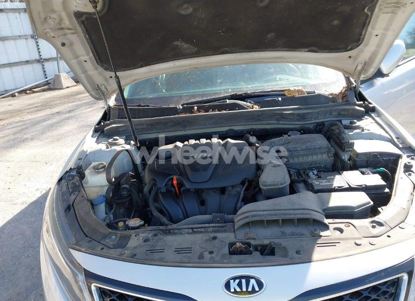 Photo 10 of 2015 Kia Optima LX (VIN 5XXGM4A70FG373309)