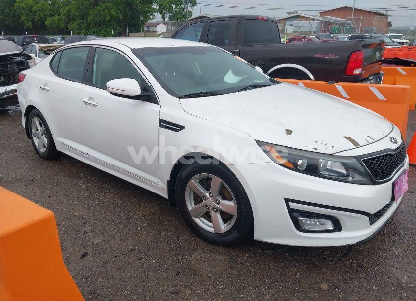 2015 Kia Optima LX (VIN 5XXGM4A70FG390207) main photo