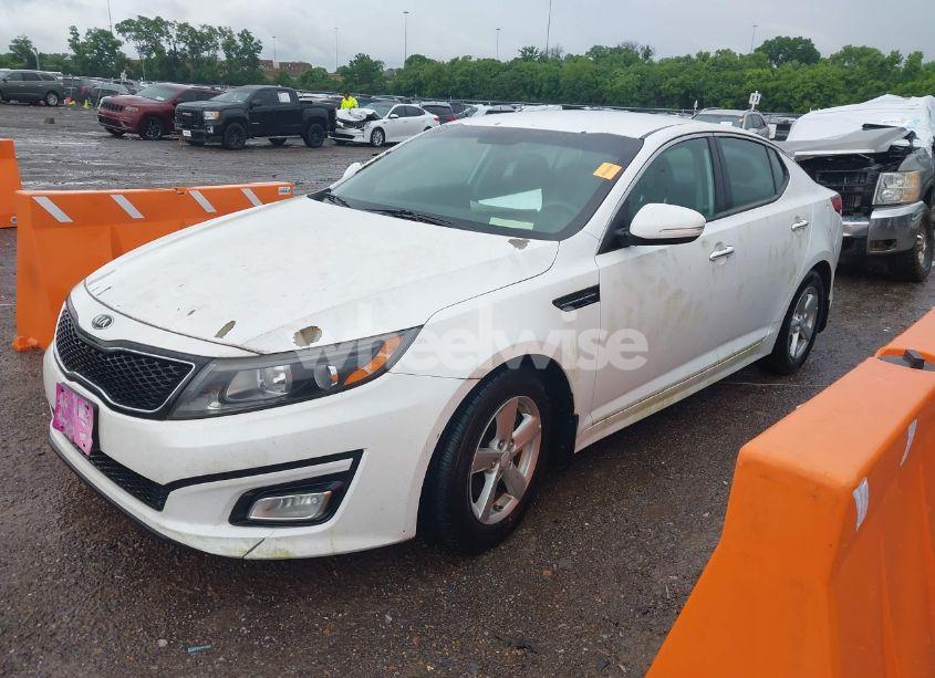 Photo 2 of 2015 Kia Optima LX (VIN 5XXGM4A70FG390207)