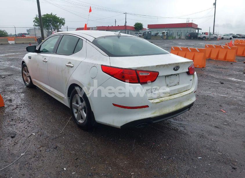 Photo 3 of 2015 Kia Optima LX (VIN 5XXGM4A70FG390207)