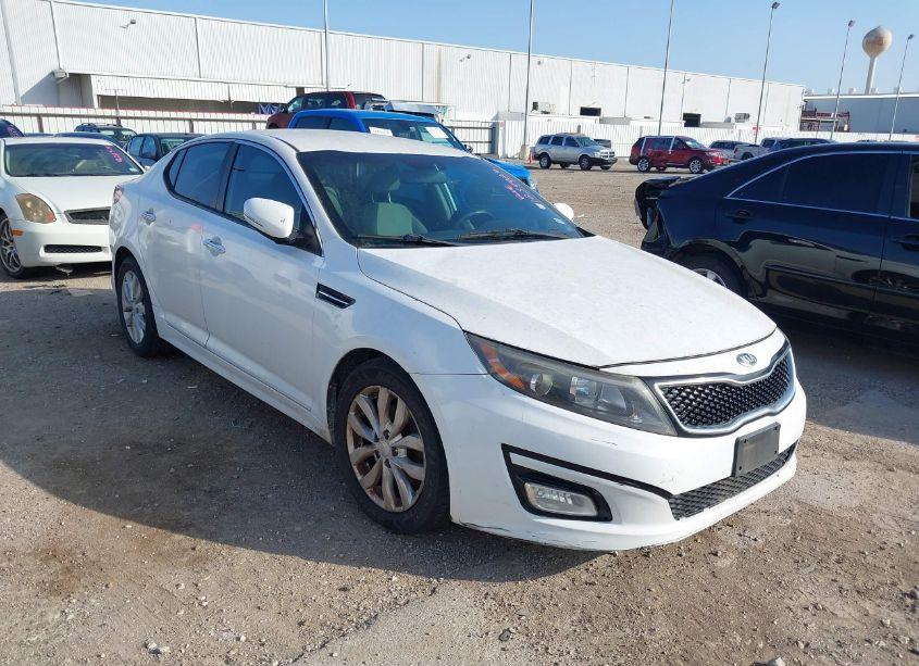 2015 Kia Optima LX (VIN 5XXGM4A70FG391308) main photo