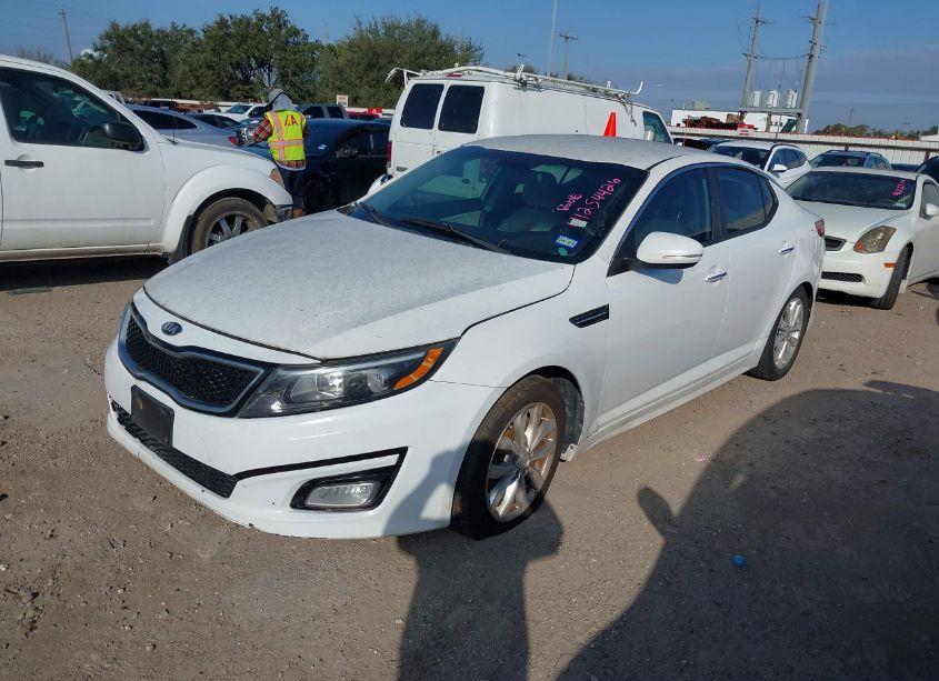 Photo 2 of 2015 Kia Optima LX (VIN 5XXGM4A70FG391308)