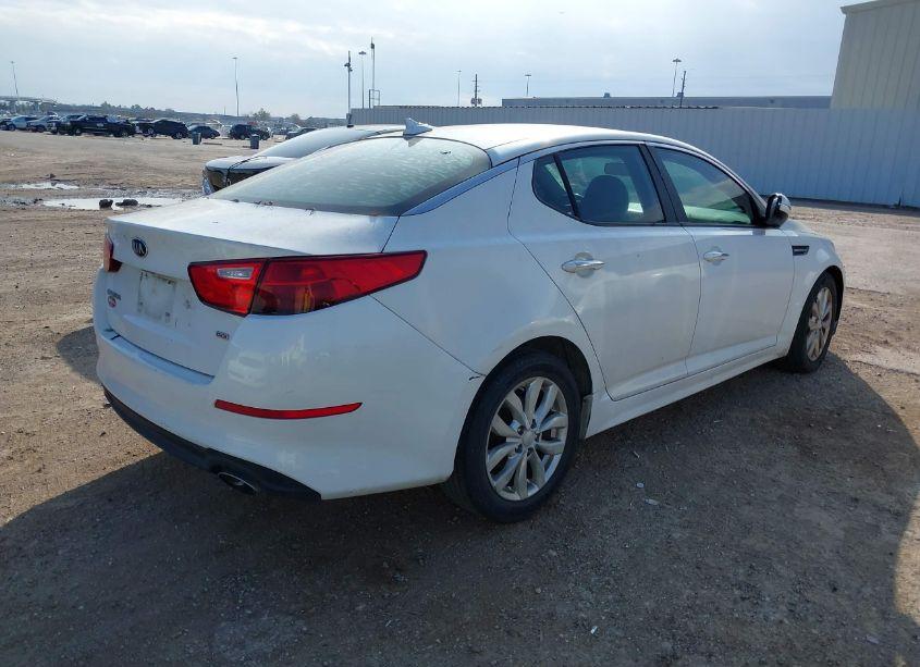 Photo 4 of 2015 Kia Optima LX (VIN 5XXGM4A70FG391308)