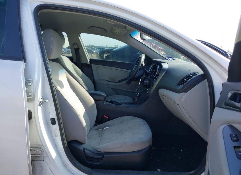 Photo 5 of 2015 Kia Optima LX (VIN 5XXGM4A70FG391308)