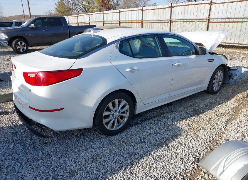 Photo 4 of 2015 Kia Optima LX (VIN 5XXGM4A70FG451555)
