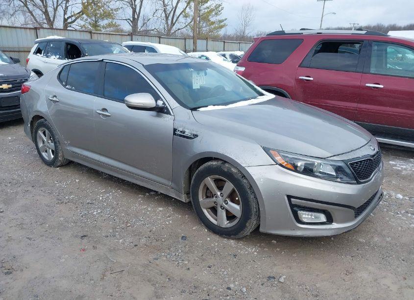 2015 Kia Optima LX (VIN 5XXGM4A70FG469828) main photo